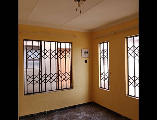 2 BEDROOM PROPERTY TO RENT IN PROTEA GLEN